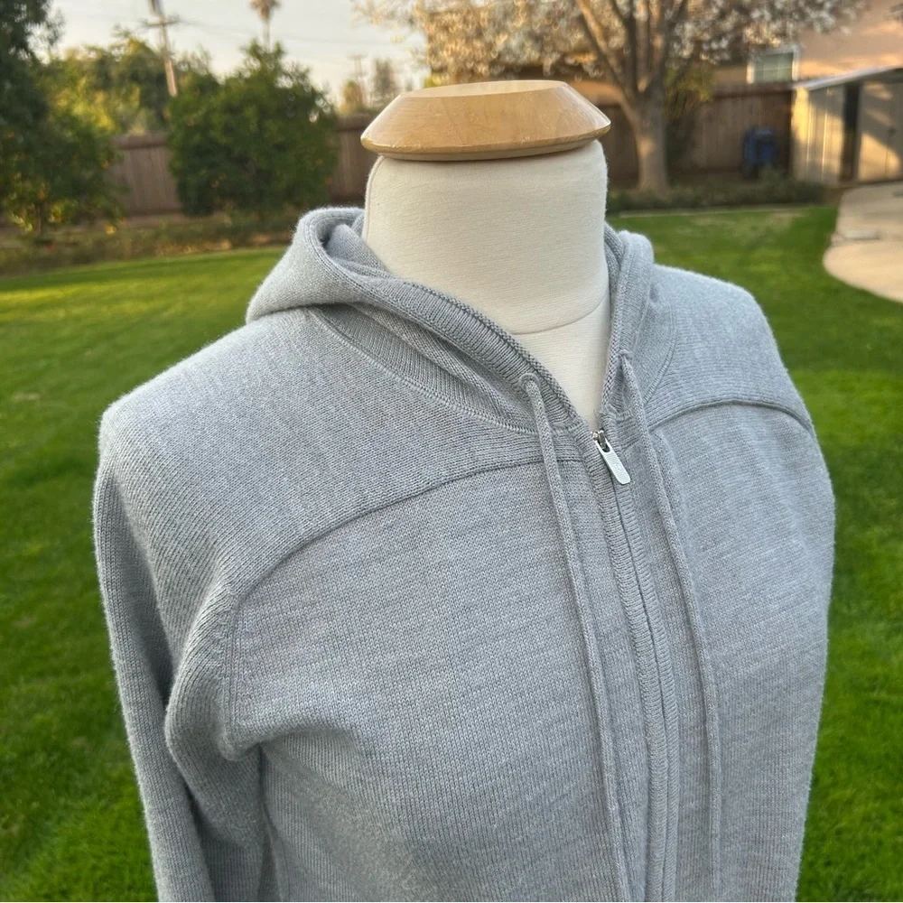 Lululemon Gray Rise & Move Hoodie Heathered Silver Drop | Size 8 / 10 EUC
